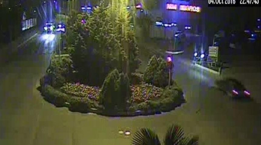 Otomobilin Takla Atma Anı G&uuml;venlik Kamerasında