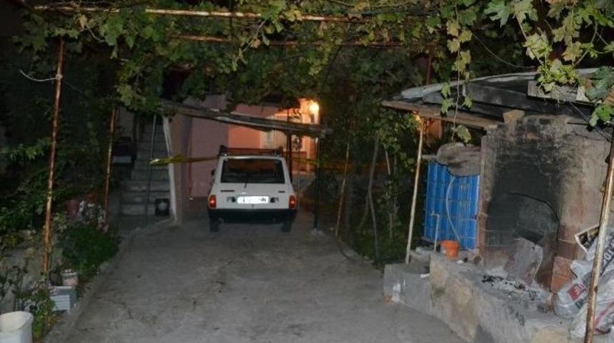 Beraber Yaşadığı Kadını &Ouml;ld&uuml;rd&uuml;