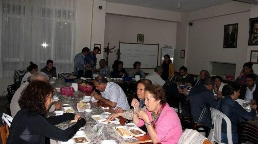 Salihli Cemevi&rsquo;nde Aşure Hayrı