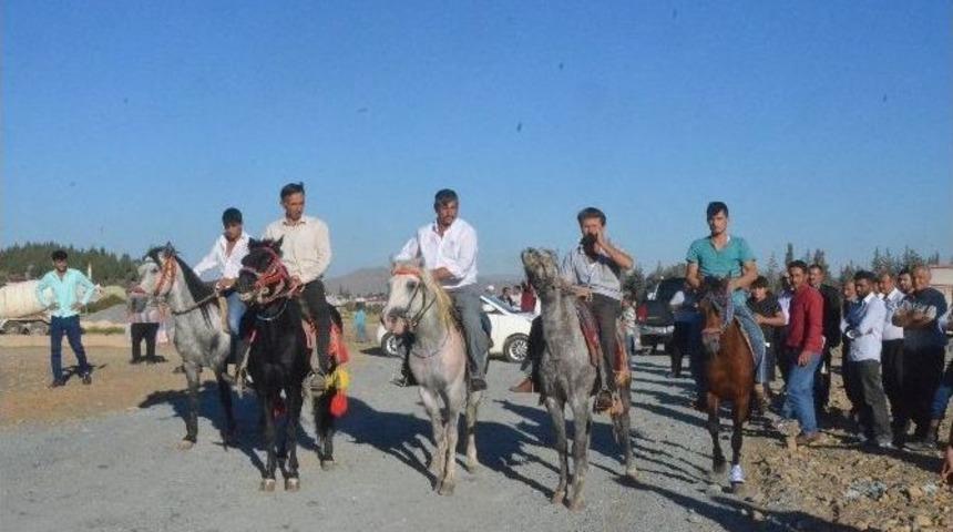 T&uuml;rkoğlu&rsquo;nda At Yarışları