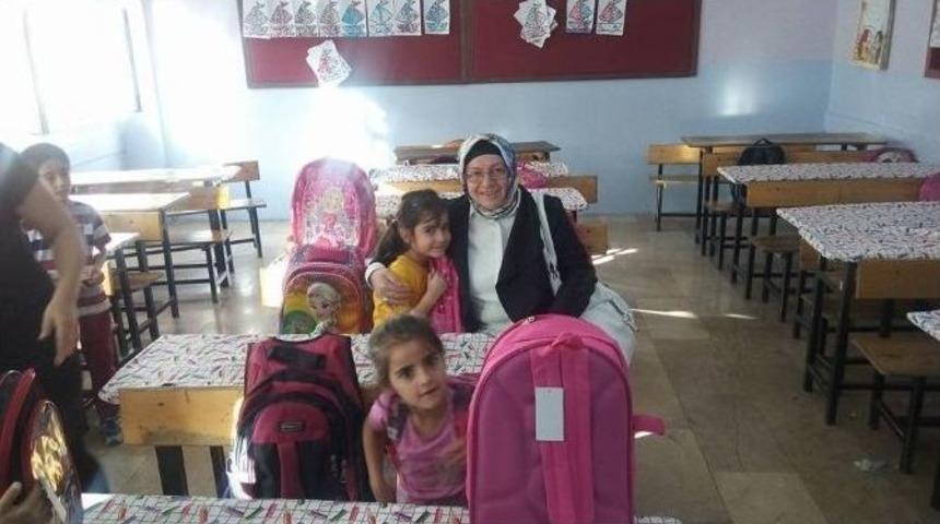 Ak Parti&rsquo;den &Ouml;ğrencilere Kırtasiye Yardımı