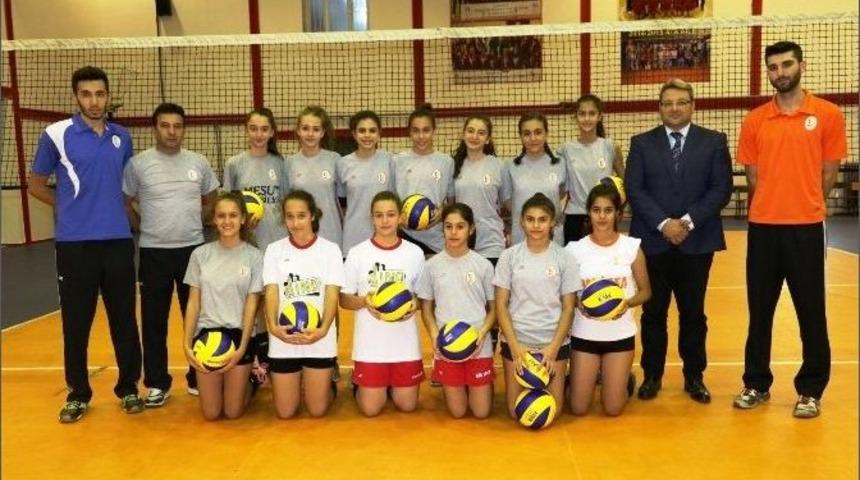 Yunusemre Belediyesi&rsquo;nden Ata Spor Kul&uuml;b&uuml;&rsquo;ne Destek