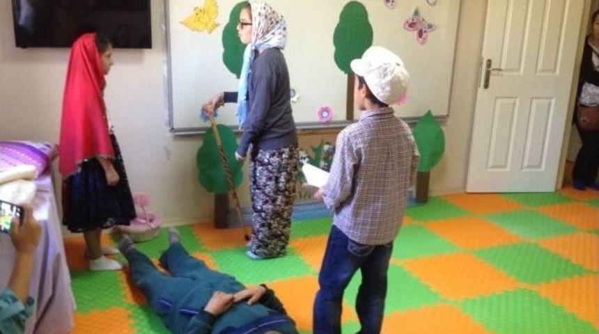 Kırmızı Başlıklı Kız, Ahmetli&rsquo;de