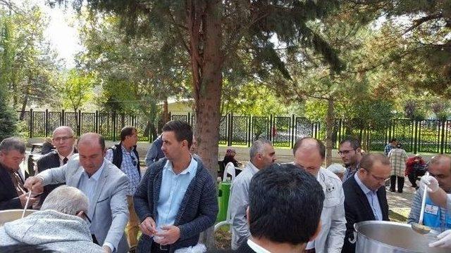 Ak Parti Bilecik Merkez İlçe Teşkilatı Aşure Dağıttı