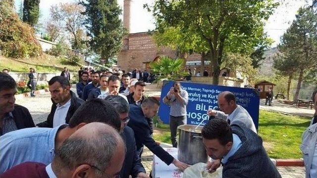 Ak Parti Bilecik Merkez İlçe Teşkilatı Aşure Dağıttı