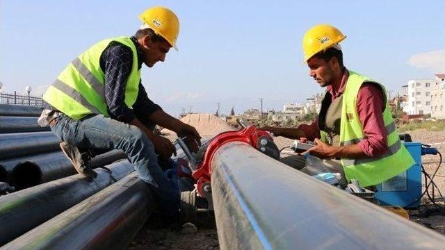 Reyhanlı’da Yeni Yerleşim Alanlarına İçme Suyu Şebekesi Döşeniyor