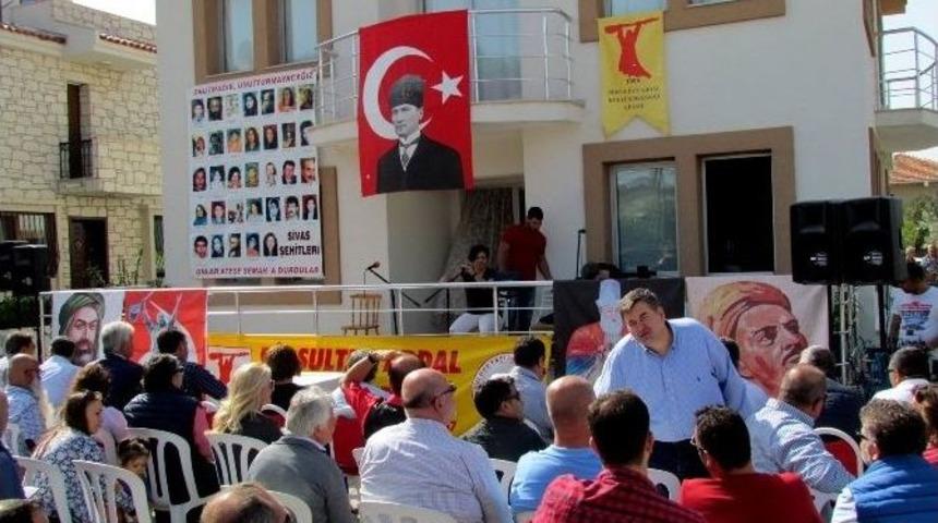 Pir Sultan Derneği Çeşme’de Bir Ton Aşure Dağıttı