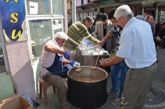 Kulalı Esnaflardan Aşure Hayrı