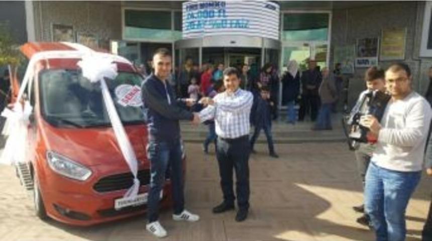 75 Tl&rsquo;lik Alışveriş Yaptı Sıfır Otomobil Kazandı
