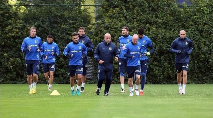 Fenerbah&ccedil;e, Manchester United Ma&ccedil;ı Hazırlıklarına Başladı