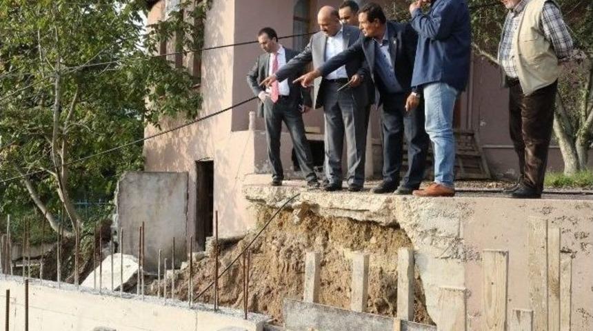 Bakan Işık, Eşme&rsquo;deki &Ccedil;alışmaları İnceledi