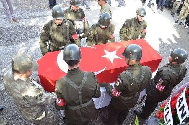 Şehit Uzman &Ccedil;avuşu Binler Uğurladı 2