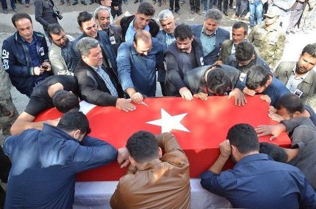 Şehit Uzman &Ccedil;avuşu Binler Uğurladı 3