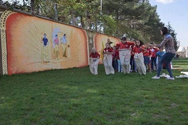 Unutulmaya Y&uuml;z Tutmuş Oyunlar M&uuml;zede &Ccedil;ocuklara &Ouml;ğretiliyor 2