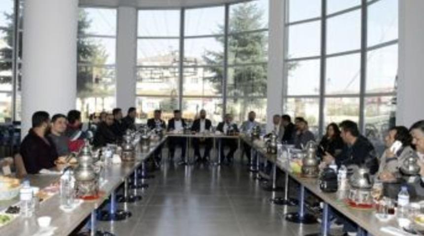 Ak Parti Teşkilatı Gazetecilerle Bir Araya Geldi