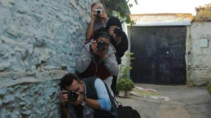 Fotoğraf Dostlarından &Ouml;rnek Davranış