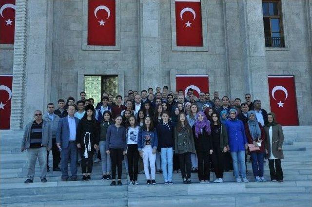 Gördesli Öğrencilerden Ankara Ve Halisdemir’in Kabrine Ziyaret