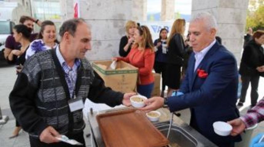 Aşureler Başkandan