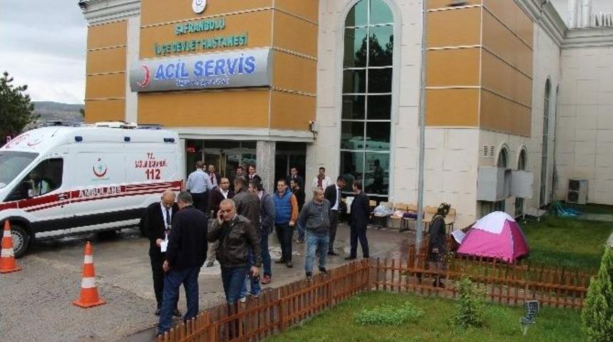 Sağlık-sen &Uuml;yelerinden Hastane &Ouml;n&uuml;nde &Ccedil;adırlı Eylem