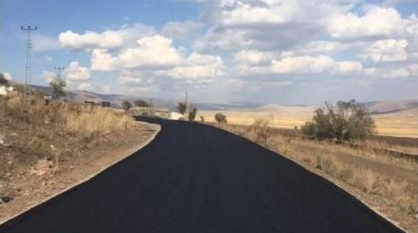 Kars&rsquo;ta K&ouml;y Yollları Sıcak Asfalta Kavuştu