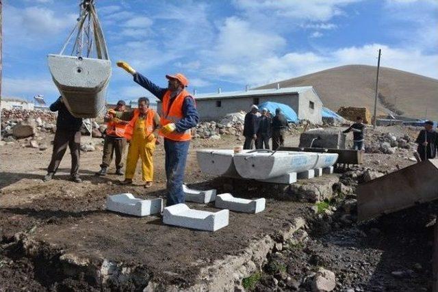 Ağadeve K&ouml;y&uuml;nde 10 Adet Hayvan İ&ccedil;me Suyu Sıvat Dağıtımı Yapıldı 1