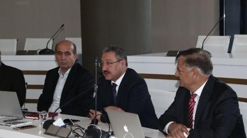 G&uuml;neş Enerjisindeki T&uuml;rkiye&rsquo;nin Durumu Erciyes &Uuml;niversitesi&rsquo;nde Masaya Yatırıldı