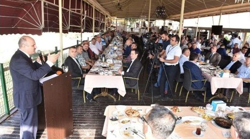 Vali &Ccedil;akacak, Muhtarlarla Bir Araya Geldi