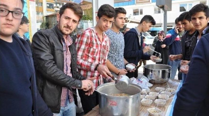 Sorgun &Uuml;lk&uuml; Ocakları 500 Kişiye Aşure Dağıttı