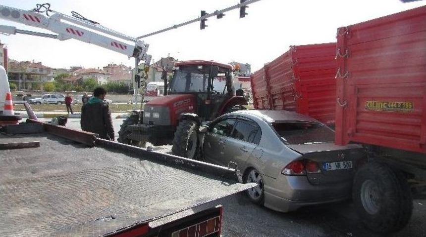 Sandıklı&rsquo;da Trafik Kazası, 3 Yaralı