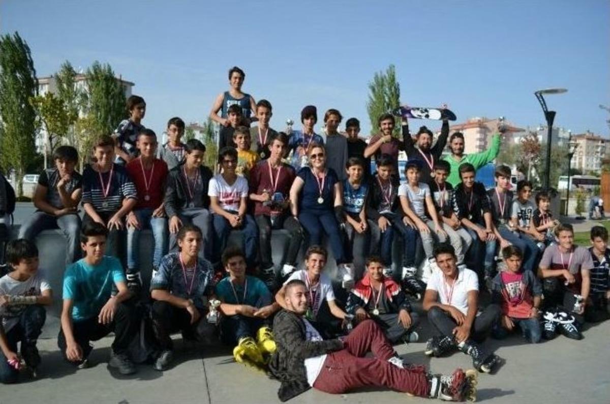 Uğur Mumcu Parkı&rsquo;nda &lsquo;paten Yaza Veda Ediyor&rsquo; Etkinliği