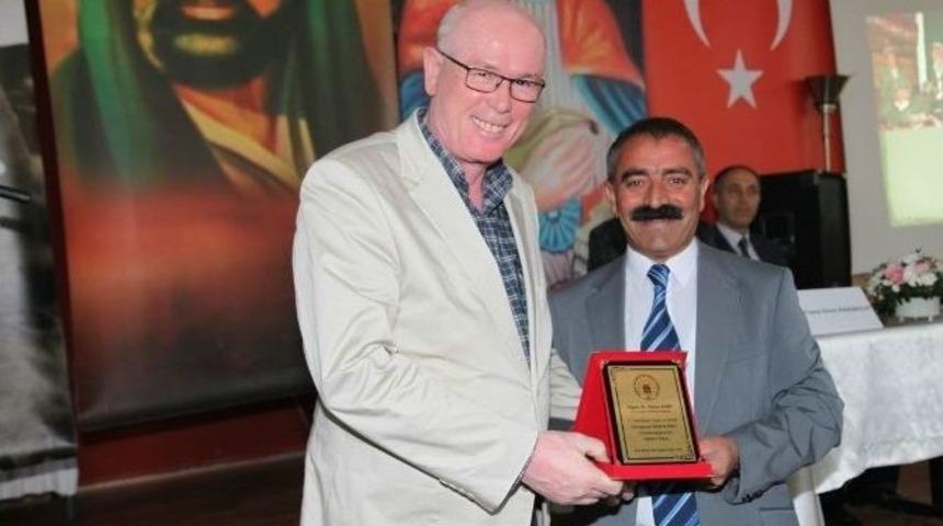 Eskişehir Hacı Bektaş Veli Anadolu K&uuml;lt&uuml;r Vakfı&rsquo;ndan Başkan Kurt&rsquo;a Teşekk&uuml;r Plaketi