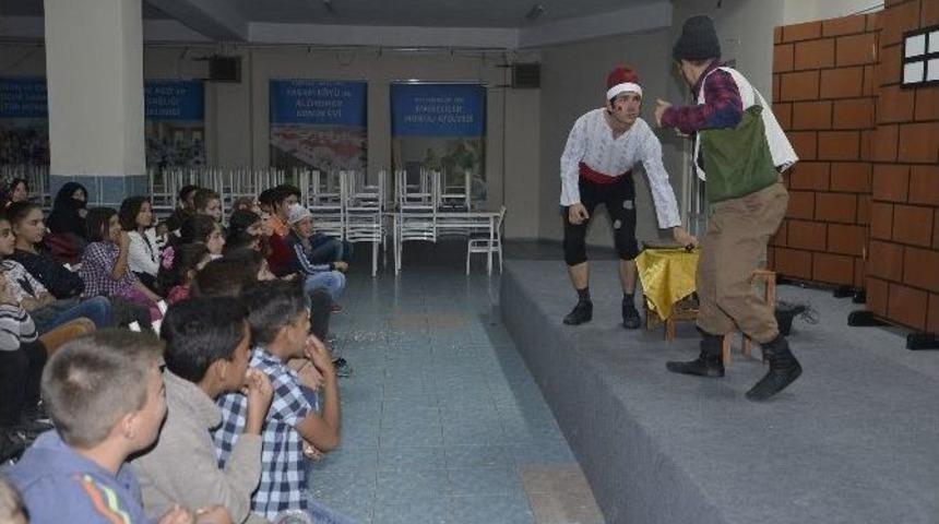 "ibiş&rsquo;in Misafirleri" Oyunu G&uuml;nd&uuml;zler&rsquo;de Sahnelendi