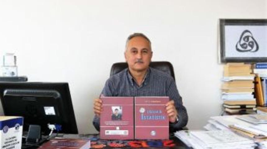 Kitabını 15 Temmuz Şehitlerine Adadı