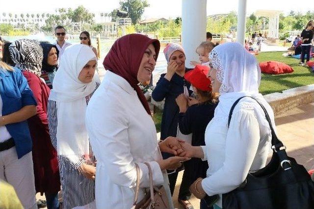 Sevim Karaloğlu, 130 Çocukla Birlikte Expo’yu Gezdi.