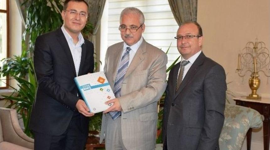 Vali G&uuml;ven&ccedil;er Eğitimcileri Ağırladı