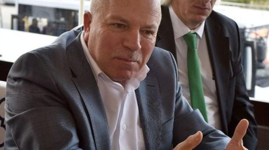 Başkan Sekmen Cumhuriyet Caddesi Esnafıyla Bir Araya Geldi