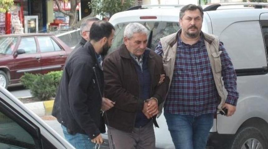 Komşusunu &Ouml;ld&uuml;ren Zanlı Teslim Oldu
