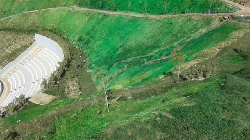Rekreasyon Alanının Yama&ccedil;ları &Ccedil;imlendirme Yerine Yeşile Boyandı