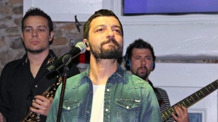 Mehmet Erdem Yelkenciler İ&ccedil;in Sahne Aldı