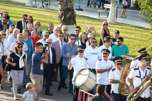 Mehmet Erdem Yelkenciler İçin Sahne Aldı