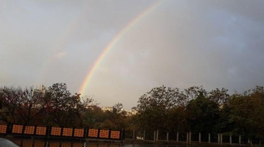 İstanbullulara G&ouml;kkuşağı S&uuml;rprizi