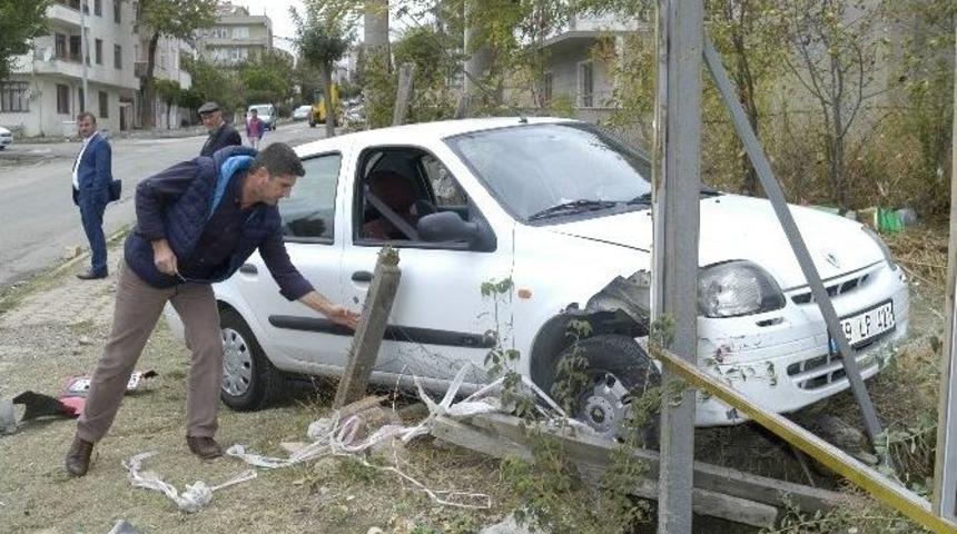 79 Yaşındaki S&uuml;r&uuml;c&uuml; Kazayı Ucuz Atlattı
