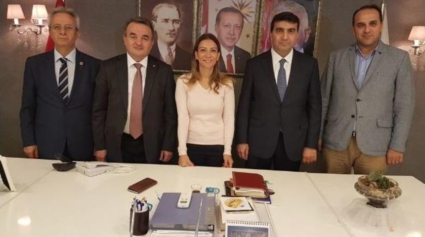 Kaymakam &Ouml;zt&uuml;rk&rsquo;ten Ak Parti&rsquo;ye Ziyaret