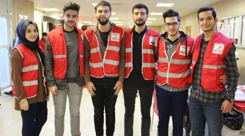 Gelişim &Uuml;niversitesi &Ouml;ğrencileri Kızılay İ&ccedil;in Kan Topladı