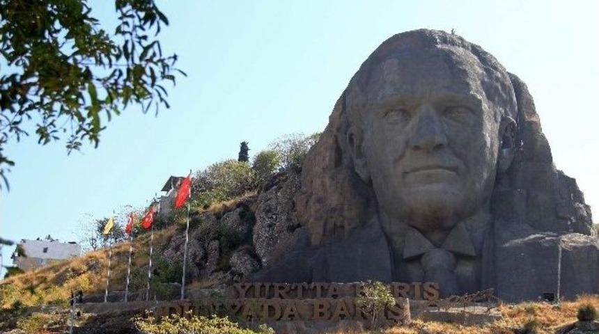 En B&uuml;y&uuml;k Atat&uuml;rk Maskı Bakıma Alındı