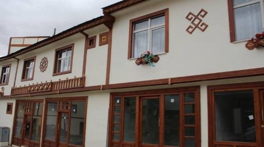 Narman Maket Şehri Andırıyor