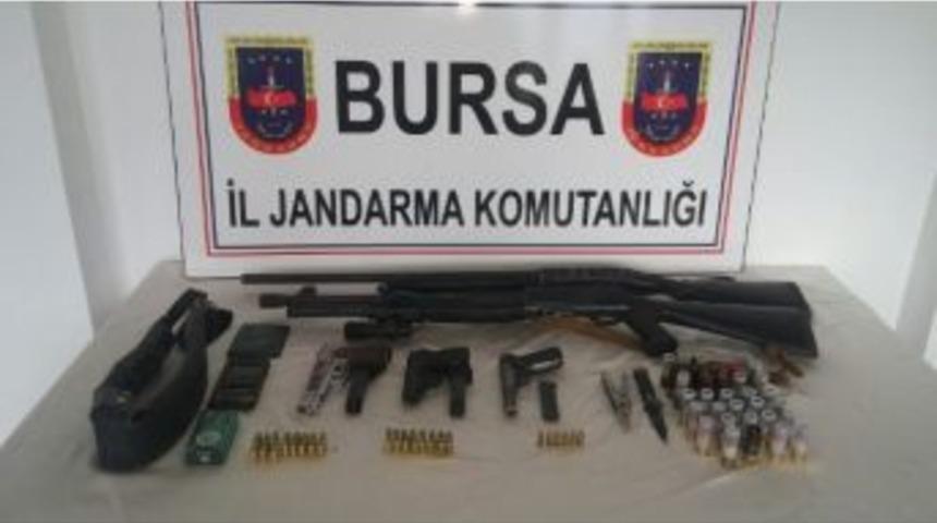 7 Yıldır Aranan Şahsın Gizlendiği Yerden Cephanelik &Ccedil;ıktı