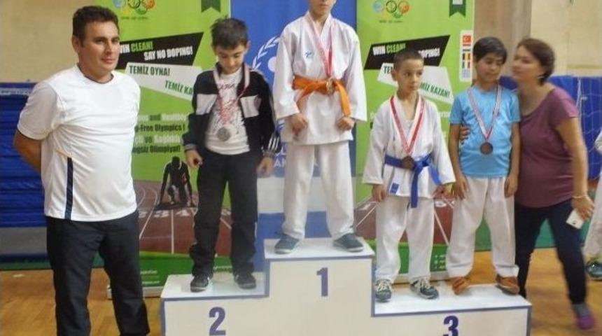 15 Temmuz Şehitleri Anısına Gebze&rsquo;de Karate Şampiyonası D&uuml;zenlendi