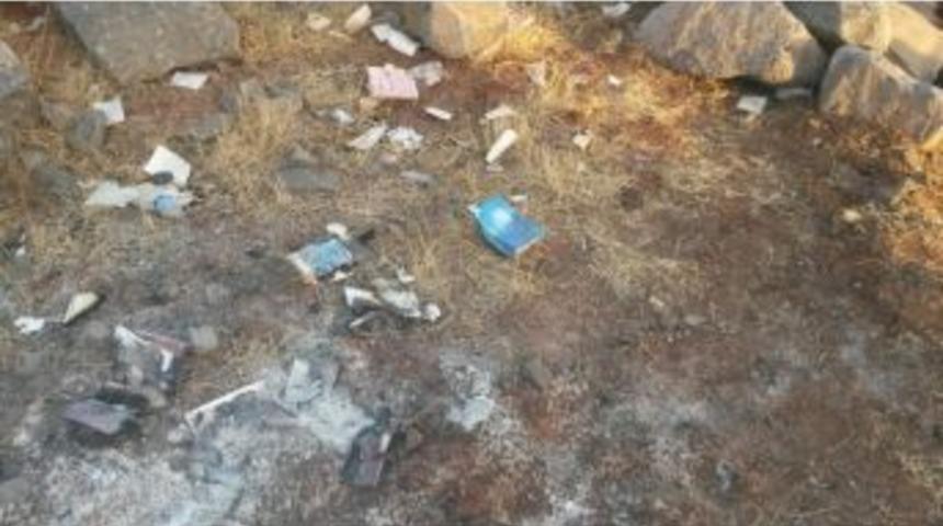 Diyarbakır&rsquo;da Boş Arazide Yakılmış Fet&ouml; Kitapları Bulundu