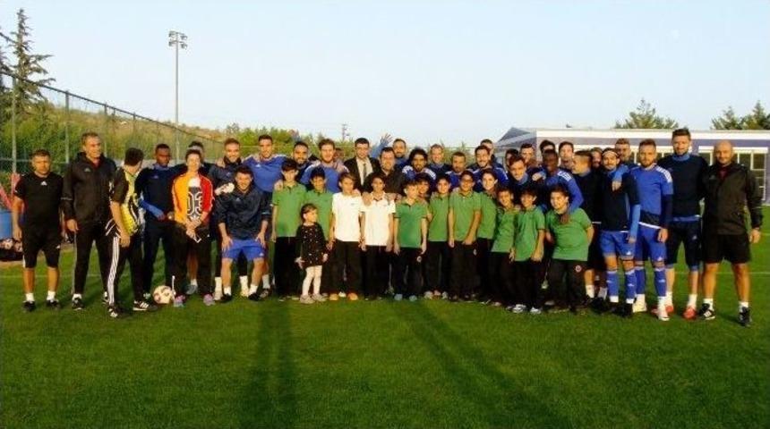 Gkv&rsquo;li Futbolculardan B&uuml;y&uuml;kşehir Gaziantep Spora Ziyaret
